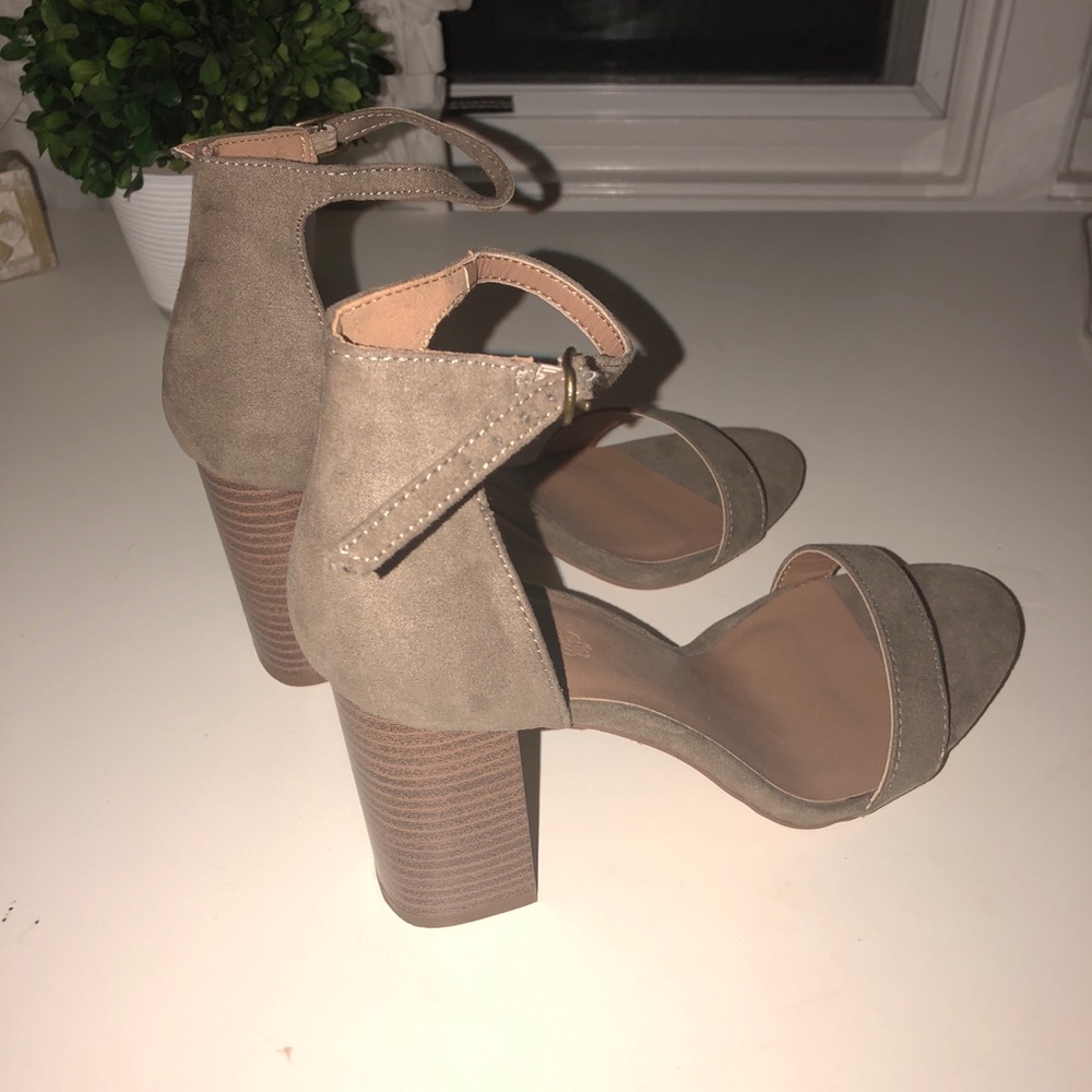 Becca Ankle Strap Heeled Sandals (color: chestnut)